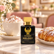 FENIQSS MELODY på ett kafé med vit mocka